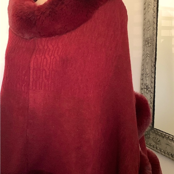 LUXURY SWEATER WRAP HIGH END BOUTIQUE LOS ANGELES. ONE SIZR - Picture 3 of 4